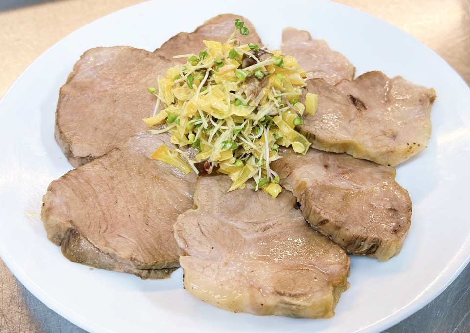 豚肩ロースのソテー 漬物タルタル添え