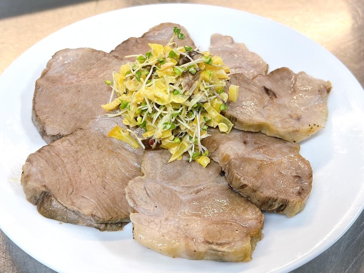 豚肩ロースのソテー 漬物タルタル添え.JPG